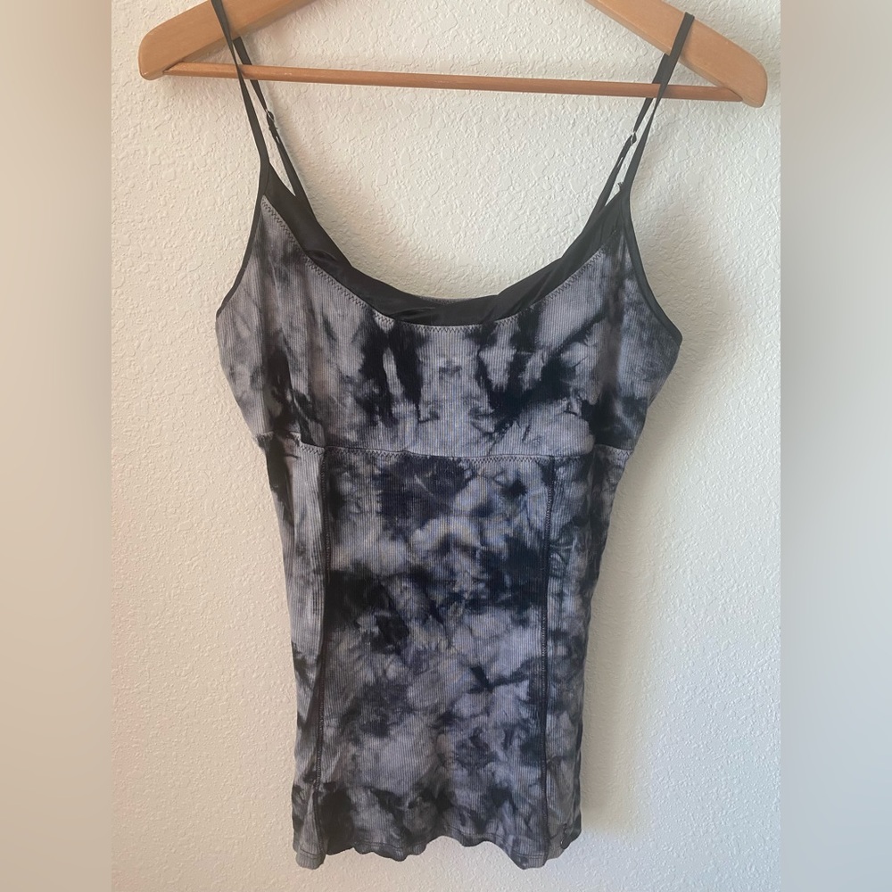 Flattering GUESS camisole -LARGE